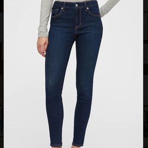 GAP FACTORY Universal Legging - Size 31 Short - NWOT